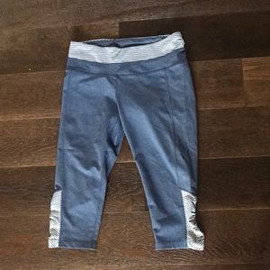 Women’s S 3/4 leggings -New